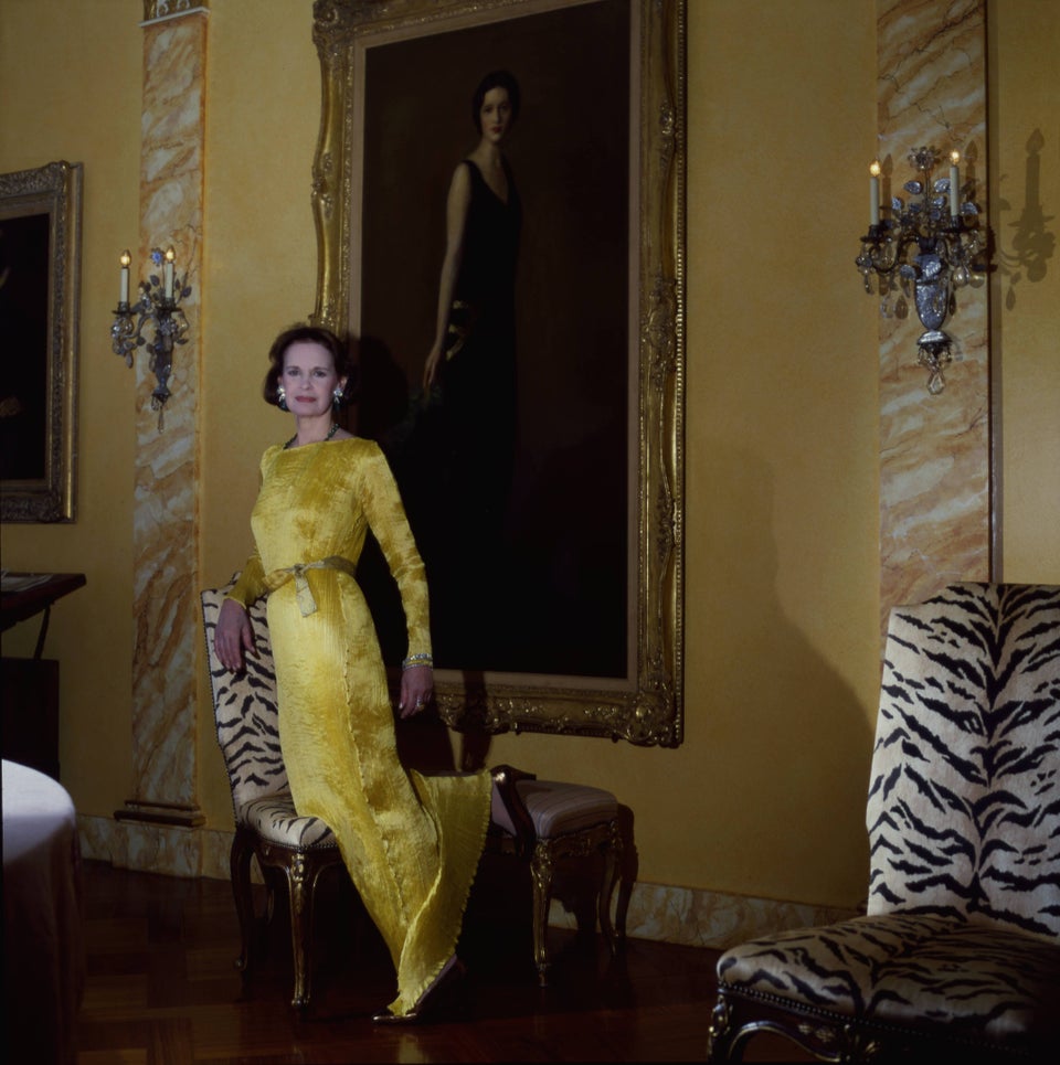 Photos Of Some Gloria Vanderbilt S Most Iconic Fashion Moments New York City Apartment In 1984 Horst P Via Getty Images