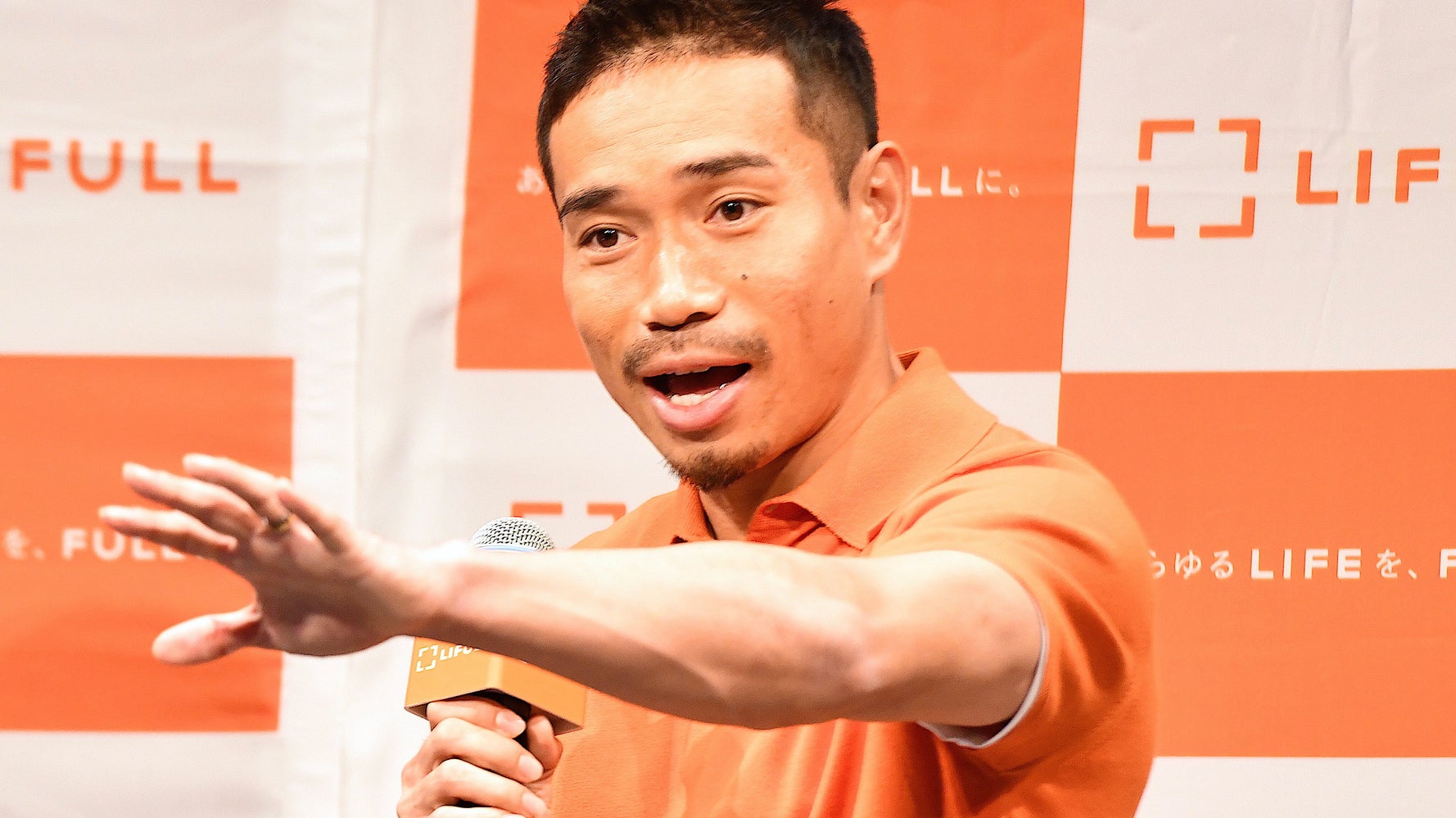 長友佑都グローバル本部長 小学生が考えた社会問題の解決案に仰天 僕は地球上で勝つために必死なのに ハフポスト 長友佑都グローバル本部長 小学生が考えた社会問題の解決案に仰天 僕は地球上で勝つために必死なのに ハフポスト
