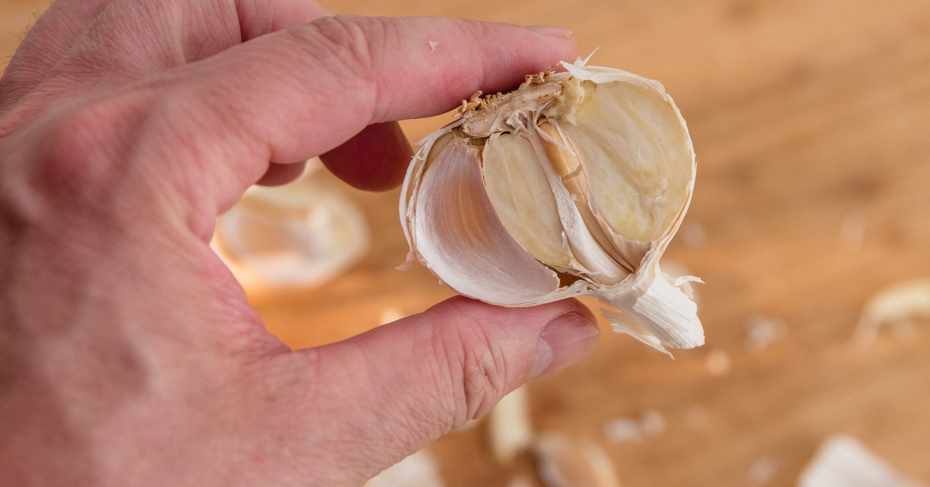 This GarlicPeeling Hack Is Taking Over The Does It Work
