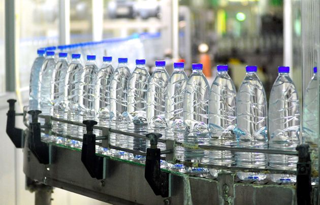 Le gouvernement veut consigner les bouteilles en plastique et les