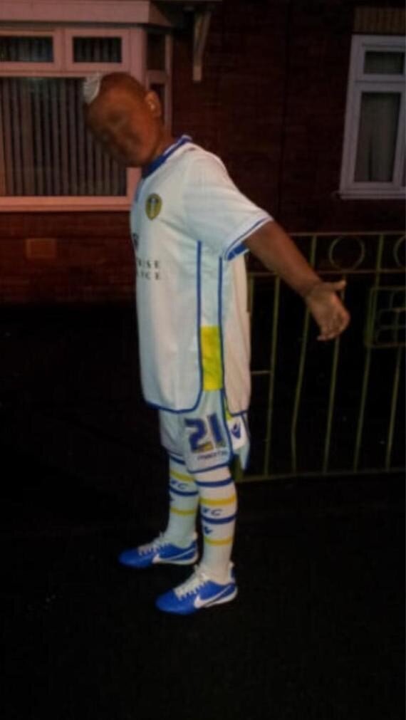 El-Hadji Diouf Poses With Blacked-Up Leeds Fan (PICTURE) | HuffPost UK