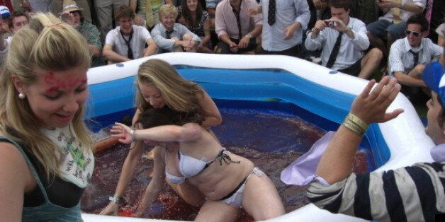 A petition to reinstate bikini jelly wrestling at Cambridge has reached more than 1,000 signatures