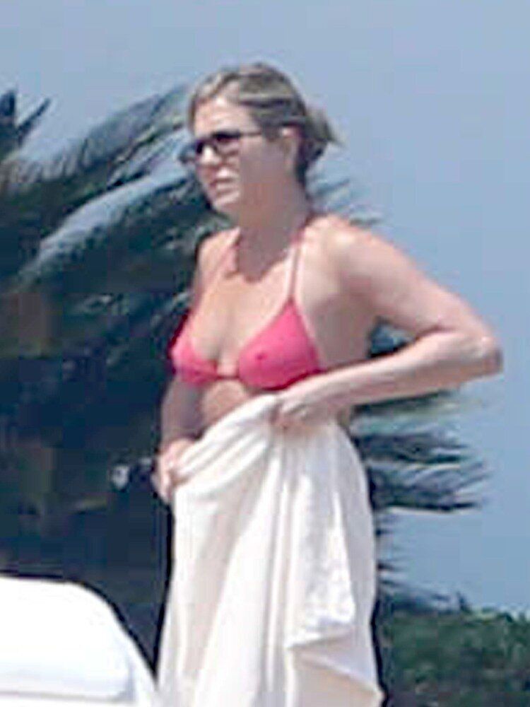 Jennifer Aniston Snapped In A Bikini On Holiday In Mexico With