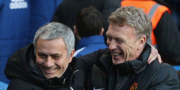Mourinho greets Moyes ahead of Chelsea's 3-1 defeat of United