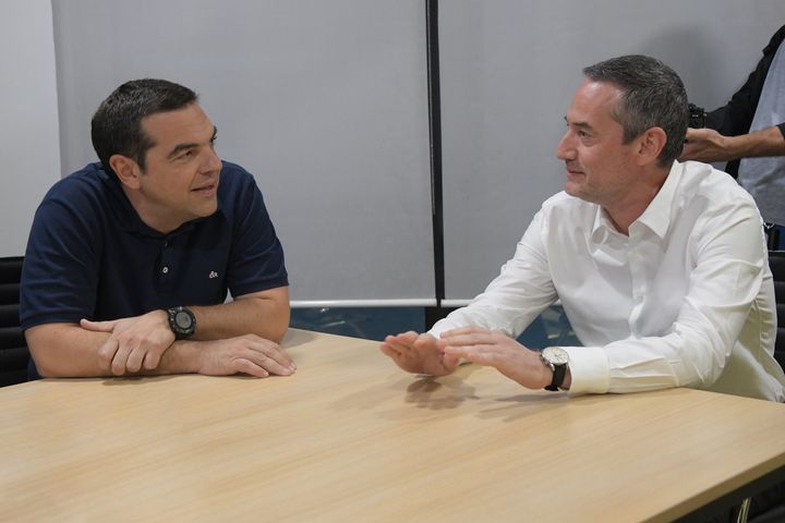 Ο πρωθυπουργός και Πρόεδρος του ΣΥΡΙΖΑ Αλέξης Τσίπρας και ο ιδιοκτήτης και πρόεδρος της 24MEDIA Δημήτρης Μάρης
