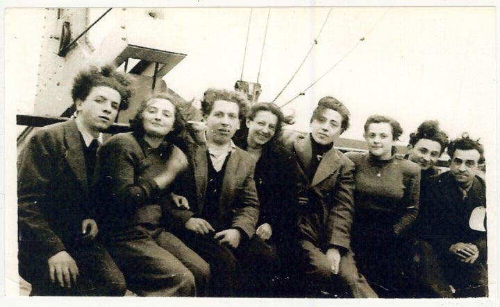 Des orphelins de guerre à bord du USS General SD Sturgis voyageant vers Halifax, Nouvelle-Écosse, en janvier 1948. Paul Herczeg est le troisième à partir de la gauche.