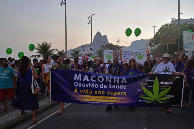 Pacientes participam da Marcha Mundial da Maconha, no Rio de Janeiro, em