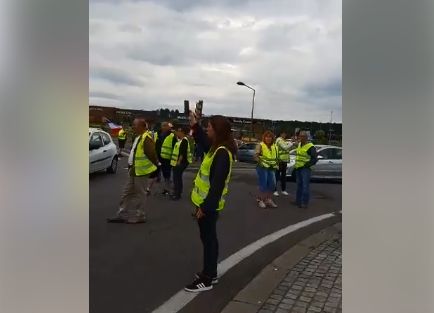 Un Gilet Jaune Blessé Par Un Automobiliste Ayant Forcé Un