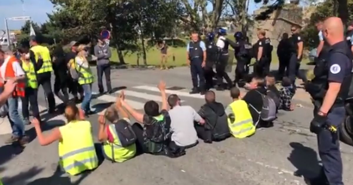 Gilets Jaunes Des Dizaines De Blocages En France Pour L