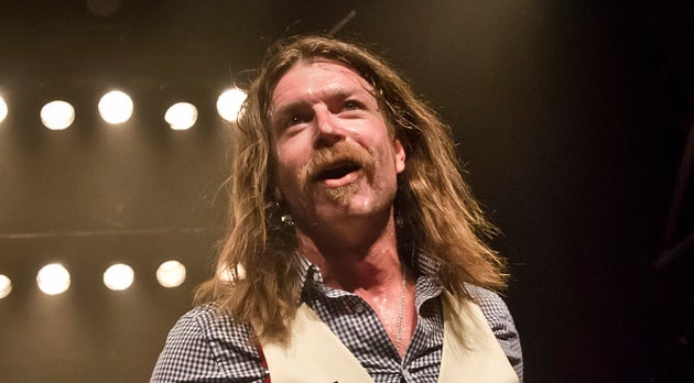 Au Hellfest L Hommage Des Eagles Of Death Metal Aux Victimes Du Bataclan Le Huffpost