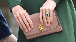 Mulberry tira de plumas para frenar su