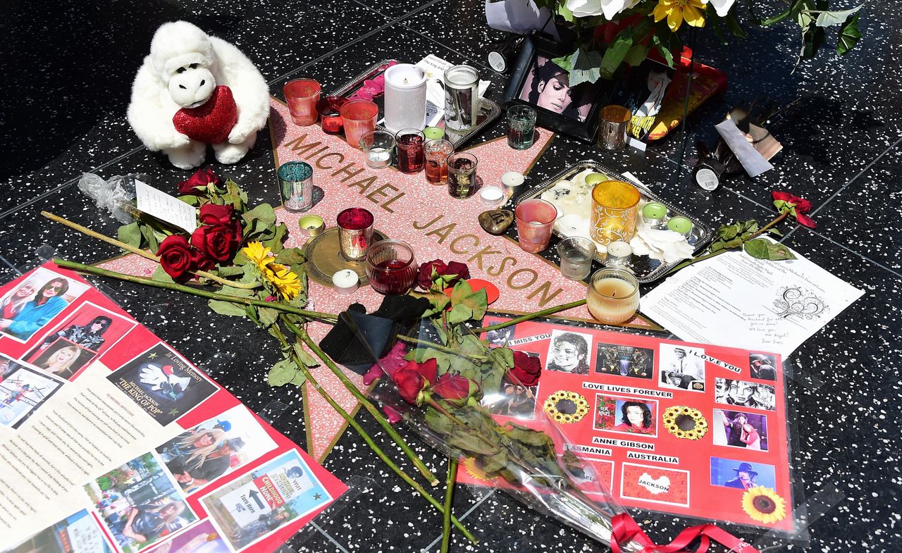 Floral tributes placed on the Hollywood Walk Of Fame to mark the 5th anniversary of Jackson's death in a 2014