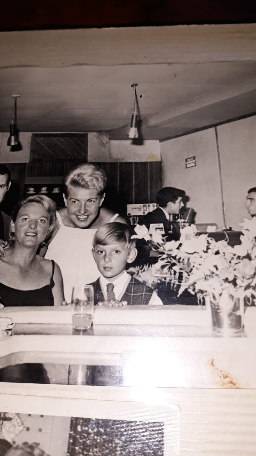 P&iacute;a Beck con su esposa Marga Samsonovski y su hijo, Gino