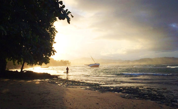 Fin de journée sur la mer des Caraïbes, à deux pas de notre boutique.