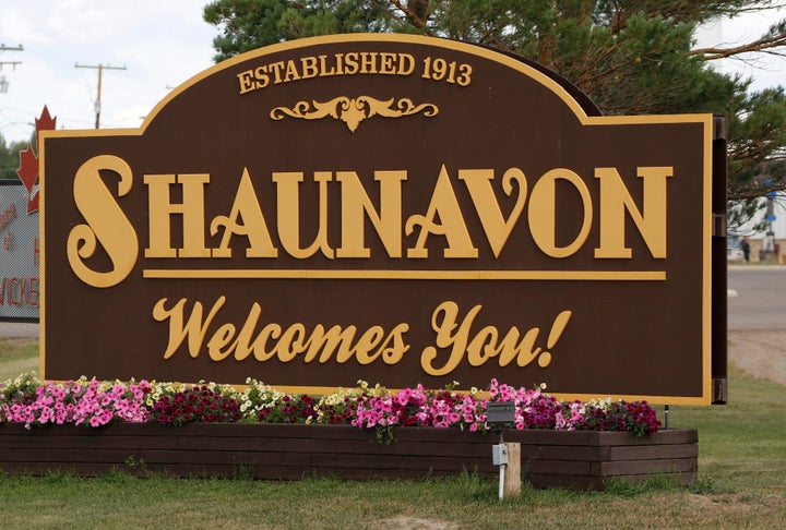 The welcome sign for the town of Shaunavon, Sask.