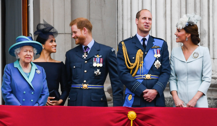 La reina Isabel II, los duques de Sussex y los duques de Cambridge.