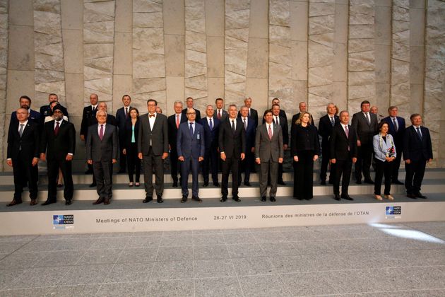 Foto de familia de los ministros de Defensa de la OTAN, en Bruselas, este