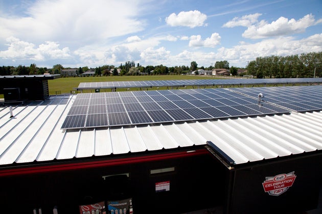 Raymond Alta Becomes Net Zero Community After Rivalry Over Solar Panels Huffpost Canada