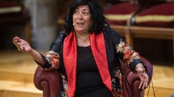 La cruda advertencia de Almudena Grandes sobre lo que va a suceder si los políticos siguen pasando de sus