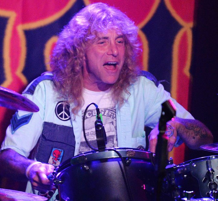 Steven Adler était le batteur de Guns N' Roses jusqu'en 1990. Il avait été écarté du groupe à cause de sa dépendance aux drogues.