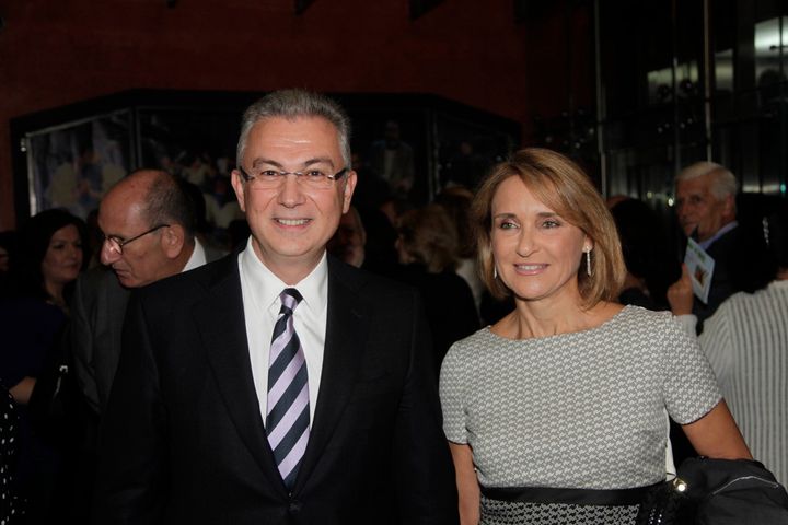 Σε παλαιότερο στιγμιότυπο εδώ, μαζί με την σύζυγό του και γνωστή δημοσιογράφο, Μάρα Ζαχαρέα, το 2014.