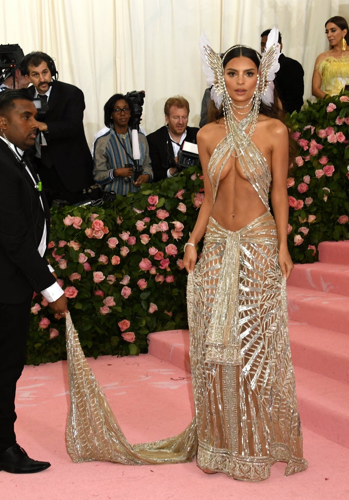 Η Έμιλι Ρατακόφσκι στο Met Gala του 2019