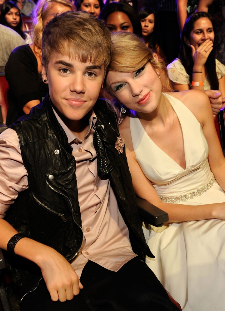 Justin Bieber and Taylor Swift attend the 2011 Teen Choice Awards at Gibson Universal Amphitheatre on August 7, 2011 in Universal City, California.