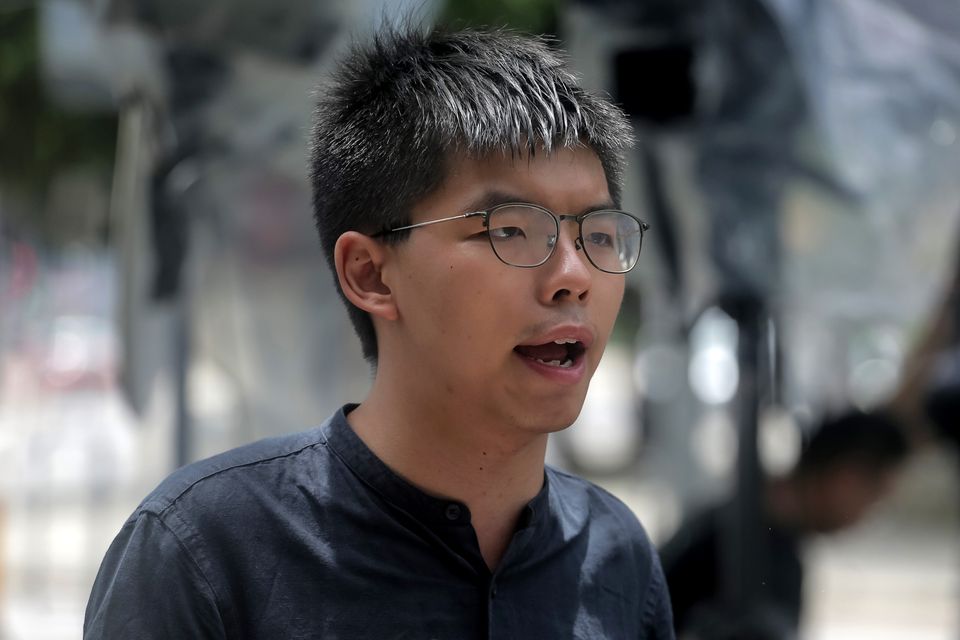 Τον Joshua Wong, επικεφαλής του κινήματος της ομπρέλας