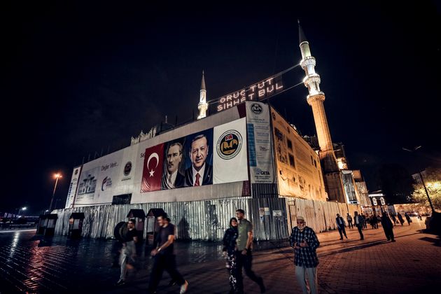 Economist: Οι λόγοι που ο Ερντογάν απέτυχε να «ισλαμοποιήσει» την