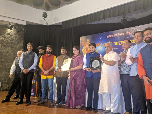 Smriti Irani Hands Out RSS Social Media Journalism Prize To Group That 'Weeds Out