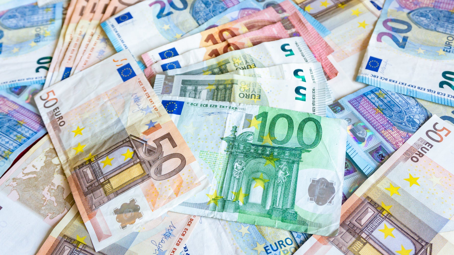 Christine Lagarde Va Bientot Signer Tous Les Billets D Euros Le Huffpost Christine Lagarde Va Bientot Signer Tous Les Billets D Euros Le Huffpost