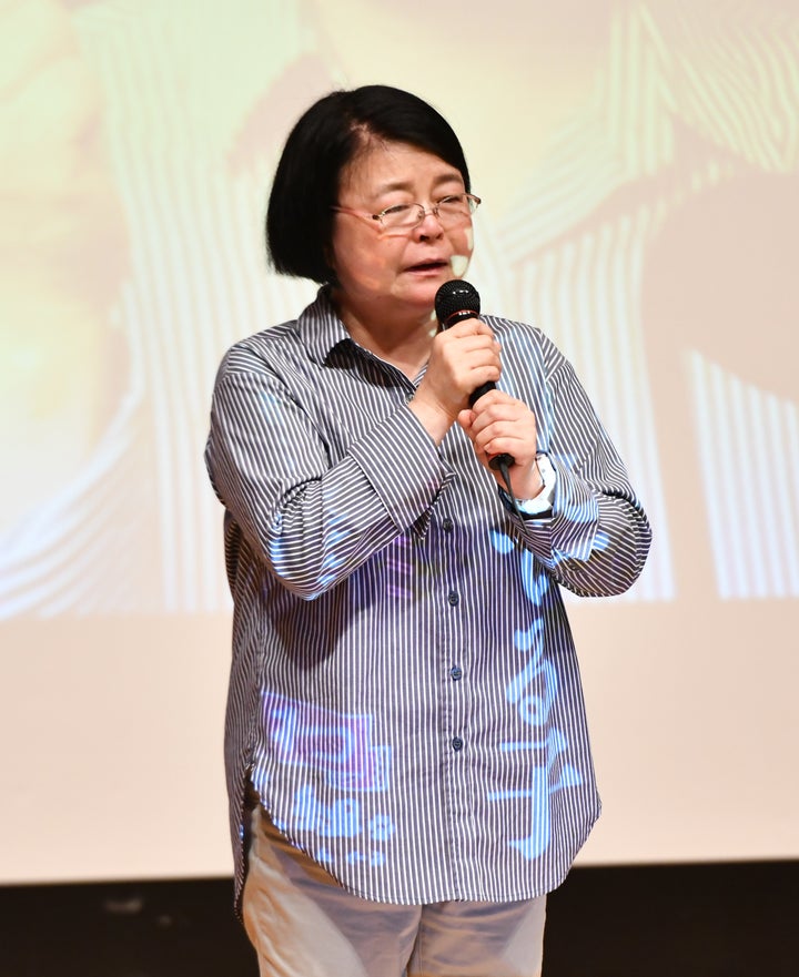 演説する渡辺照子さん＝7月3日、東京