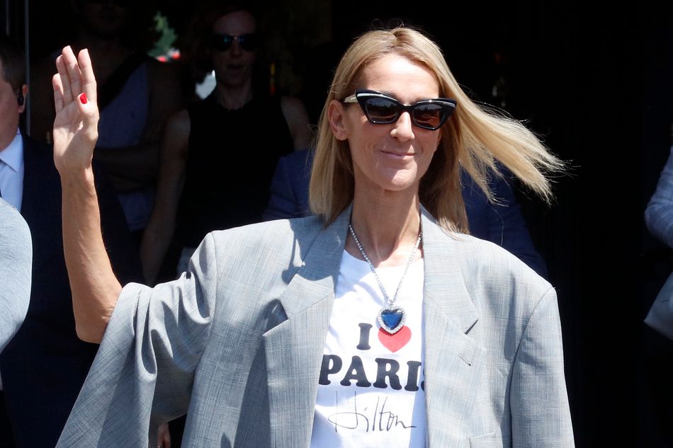 But when you zoom-enhance, it gets even better. The shirt says "I&nbsp;❤️ Paris&nbsp;Hilton," and yes, she is wearing the Heart of the Ocean.&nbsp;We repeat, she is wearing the Heart of the Ocean!