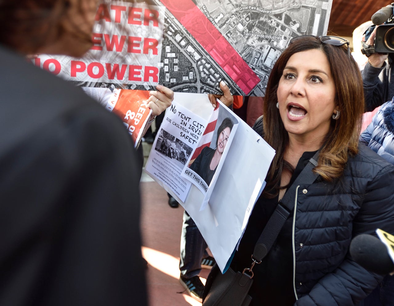 An opponent of a proposed homeless shelter argues with a supporter in Irvine, California.