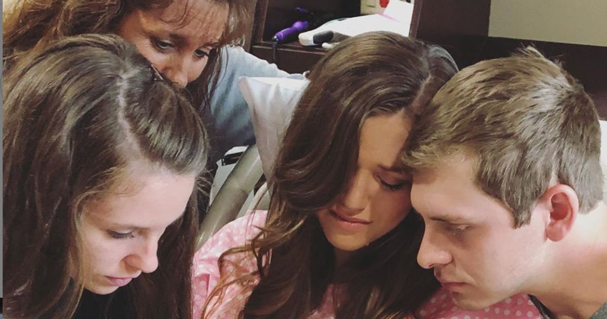 Joy Anna Duggars Miscarriage Photo Is Hard To Look At But Look Anyway Huffpost Personal