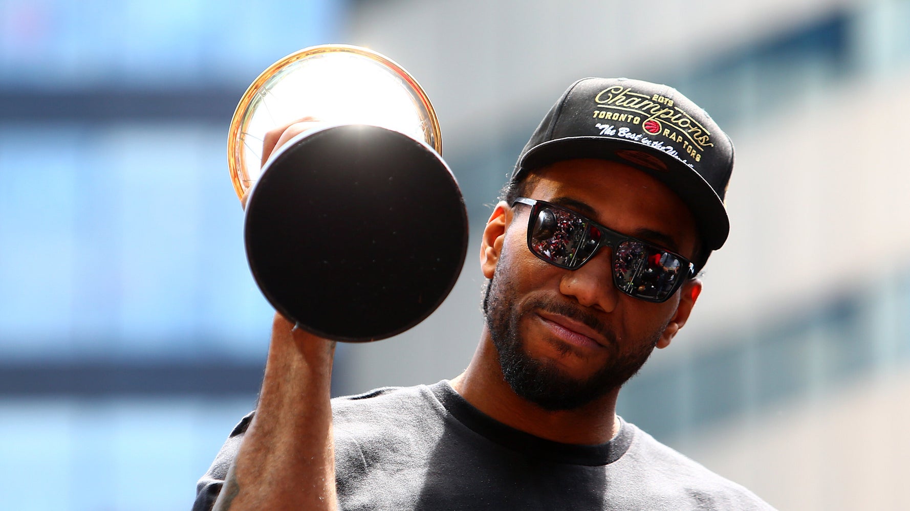 Toronto Raptors Fans Say Their Goodbyes To Kawhi Leonard And Danny Green Huffpost Canada Life