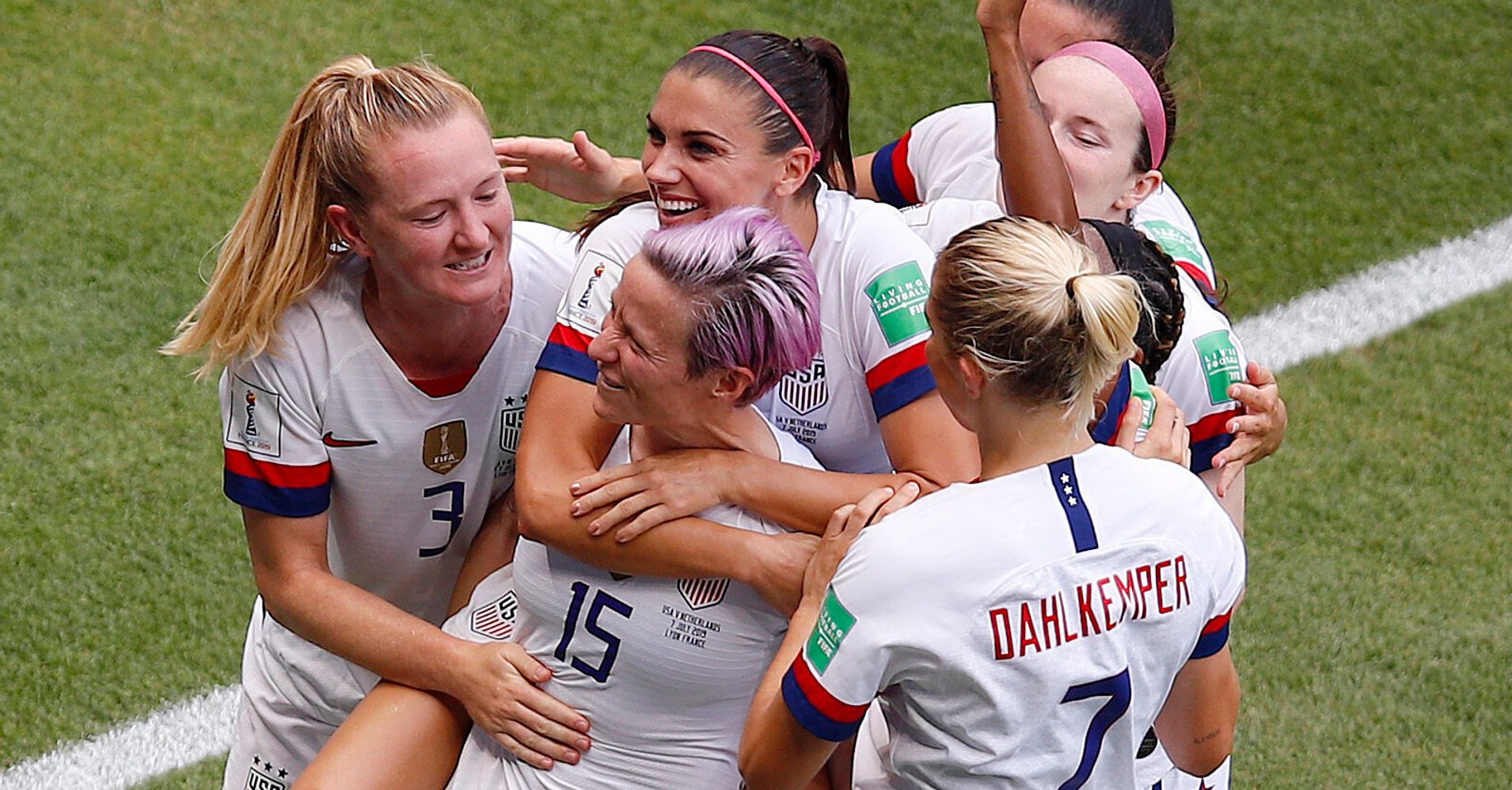 Us Womens Soccer Team Wins 2019 Fifa World Cup Over Netherlands Huffpost 