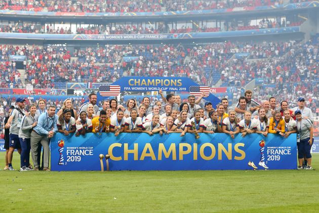 サッカー女子w杯 決勝戦後スタジアムが 平等な報酬を の歓声に包まれる ハフポスト