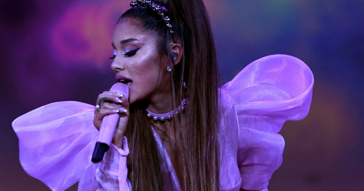 Ariana Grande Thanks Fans For Accepting Her As Another Video Crying 0326