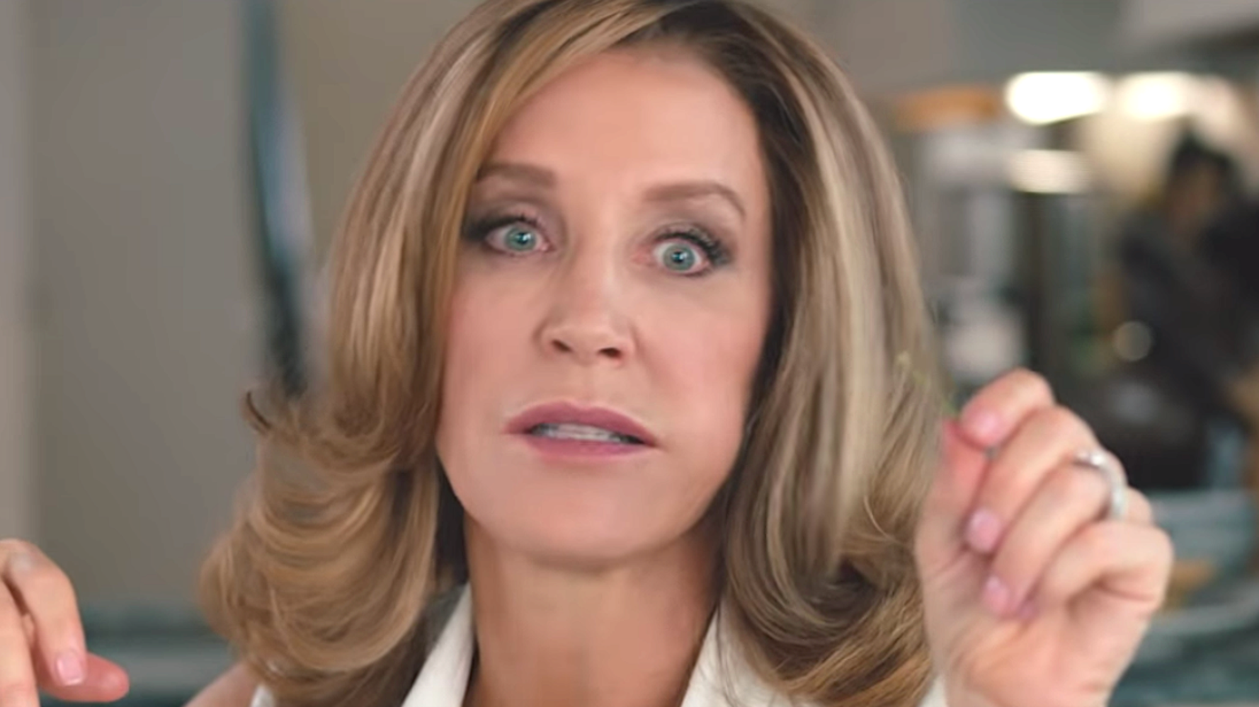 Films Et Séries Tv Avec Felicity Huffman Felicity Huffman's First Post-College Scandal Movie Trailer Just
