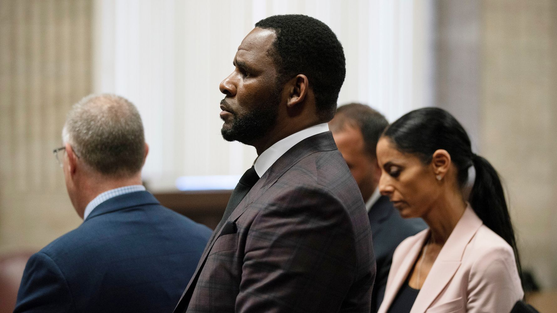 R Kelly Reportedly Arrested In Chicago On New Federal Sex Crime Charges Huffpost News