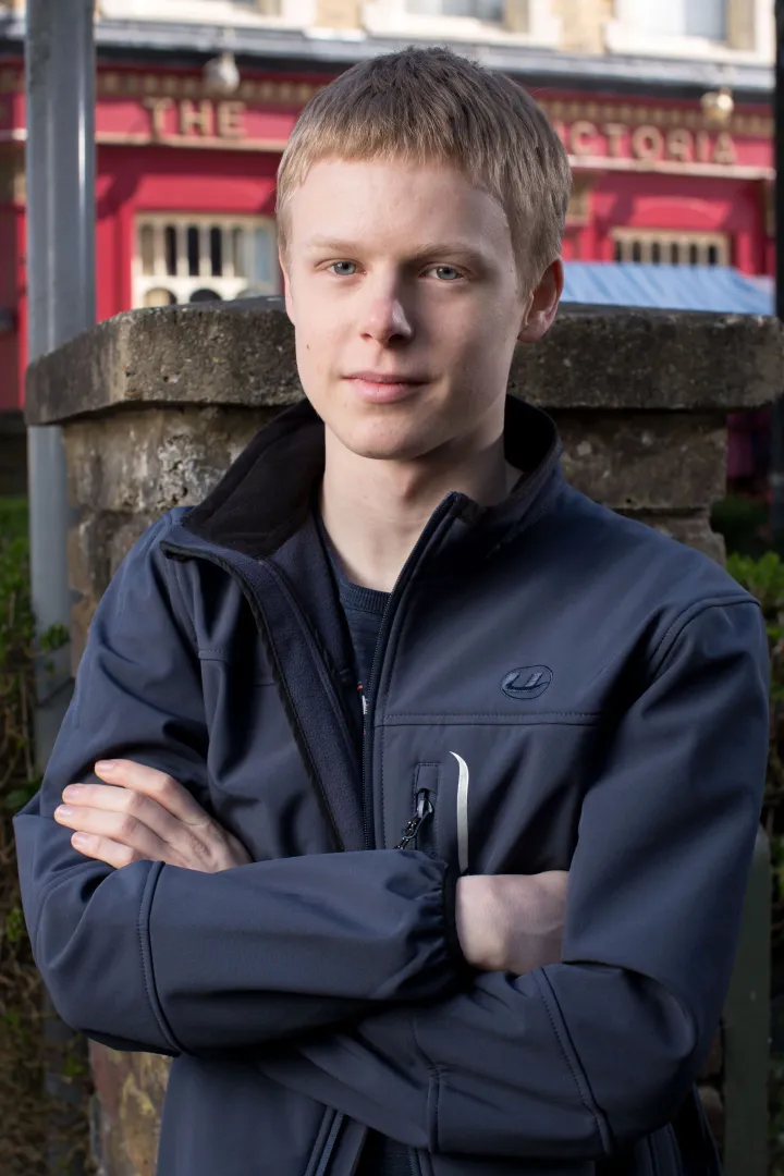 Clay Milner Russell as Bobby Beale