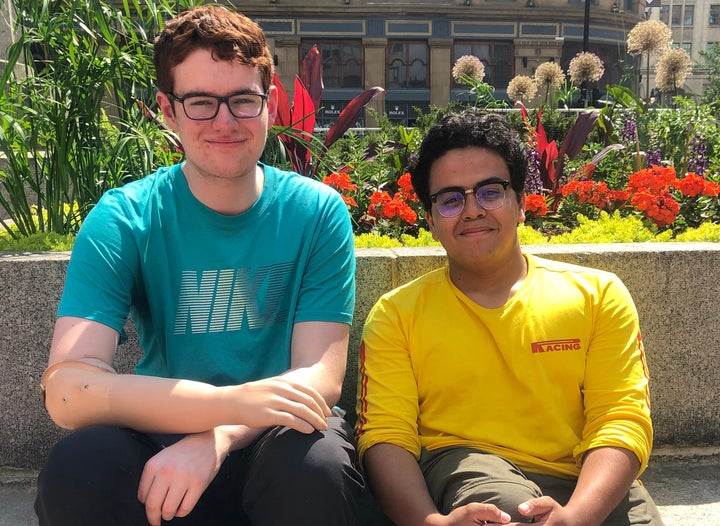 Philippe et Saoud vont se rendre dans des camps de jour de la région de Montréal pour parler de leur expérience aux enfants.