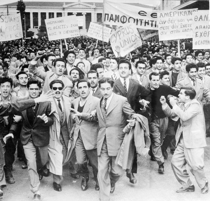 Αθήνα - 1954 Αντιβρετανική πορεία για την Κύπρο