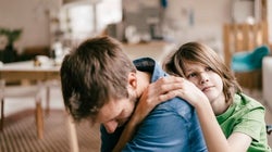 Por qué deberías llorar delante de tus hijos alguna