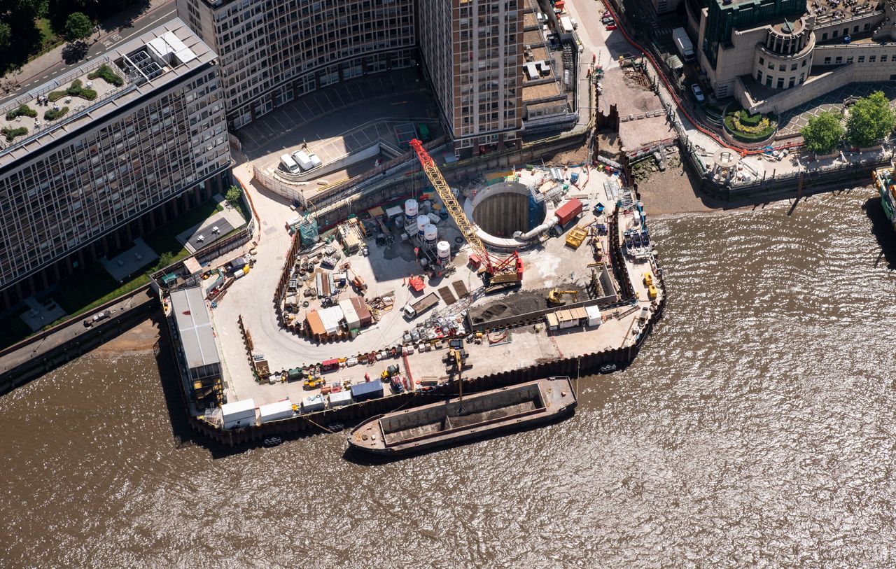 At Albert Embankment by Vauxhall Bridge, there is a 16-metre-wide, 47-metre-deep shaft. MI6's headquarters are seen top right.