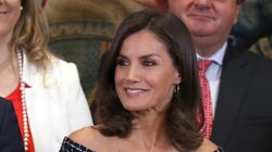 El vestido de menos de 20 euros con el que Letizia rinde a la prensa: 