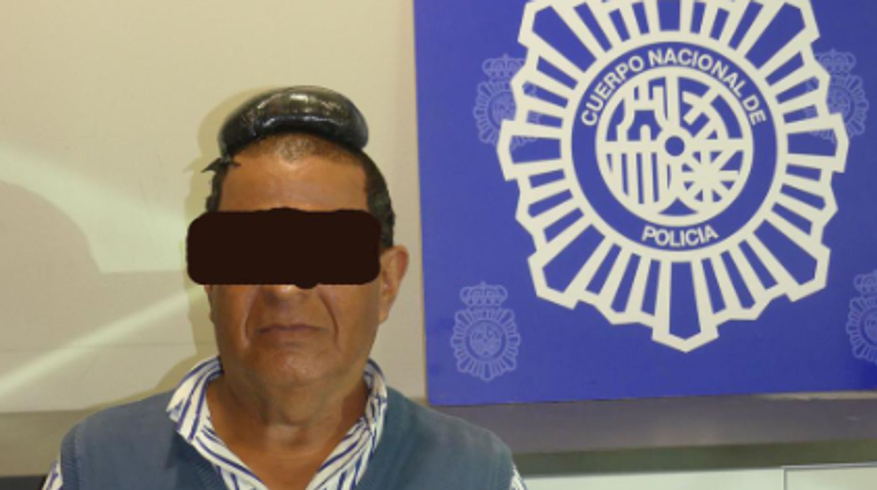 Man Arrested In Spain Had Cocaine Under Toupee Police HuffPost