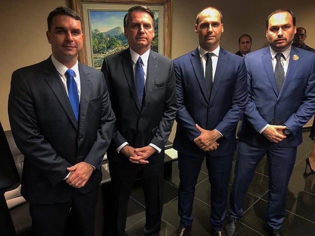 Resultado de imagem para fotos bolsonaro e filhos