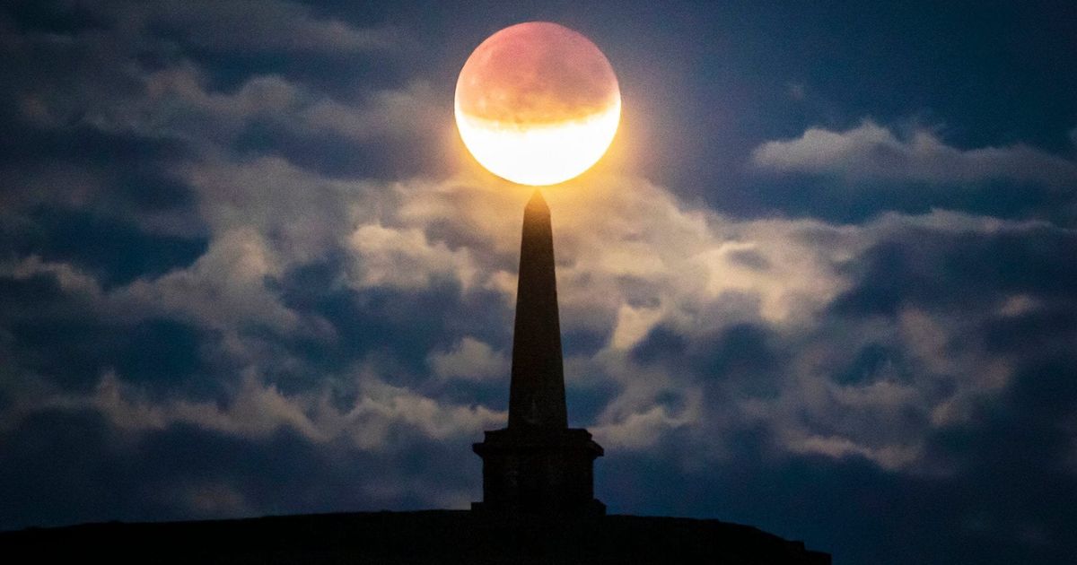 Las mejores fotos del eclipse parcial de Luna así de espectacular se
